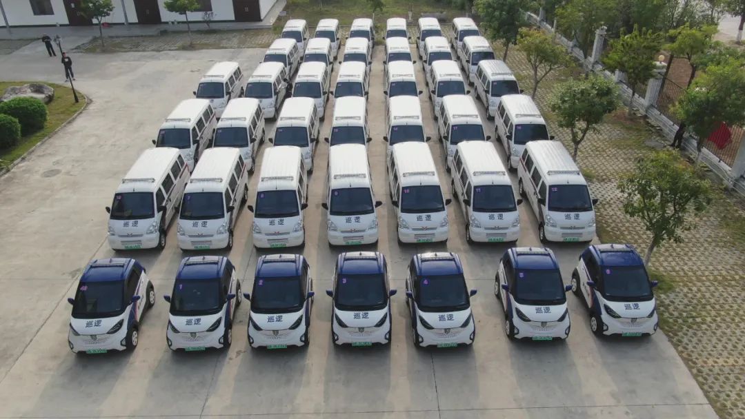 战斗力杠杠的!灵山公安增添64辆新能源警用执法勤务车上岗